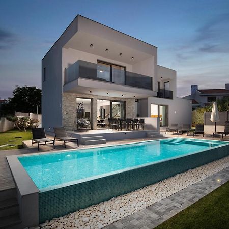 Villa Leola Liznjan Bagian luar foto