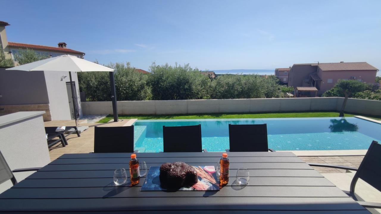 Villa Leola Liznjan Bagian luar foto