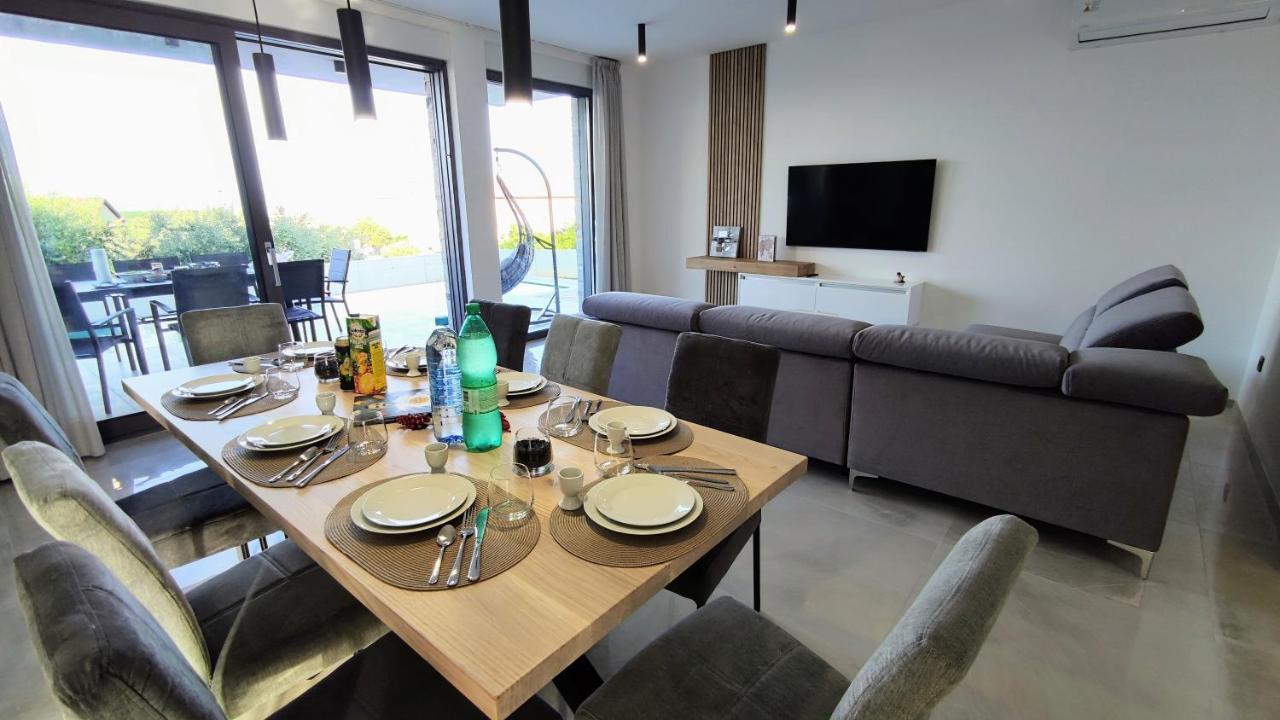 Villa Leola Liznjan Bagian luar foto