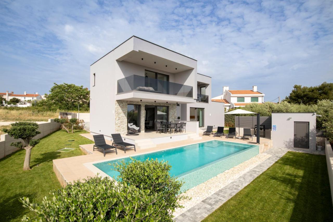 Villa Leola Liznjan Bagian luar foto