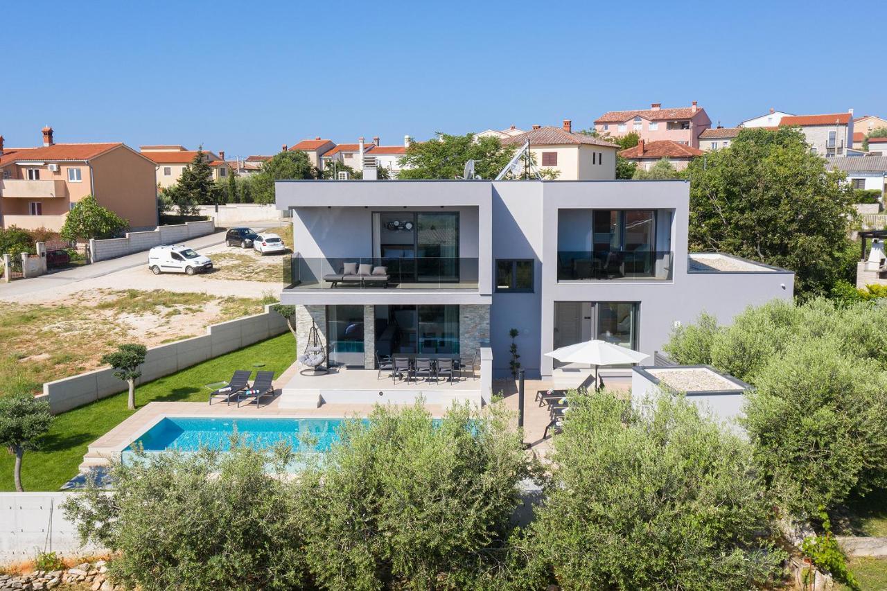 Villa Leola Liznjan Bagian luar foto