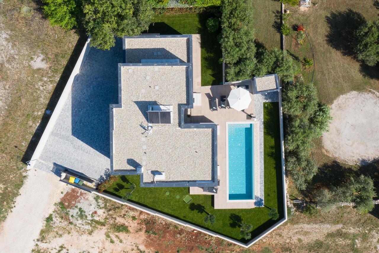 Villa Leola Liznjan Bagian luar foto